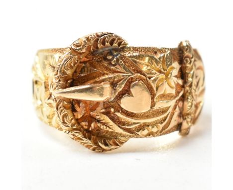 An Edwardian hallmarked 18ct gold buckle ring. The 18ct gold belt buckle ring having an all-over foliate and heart engraved d