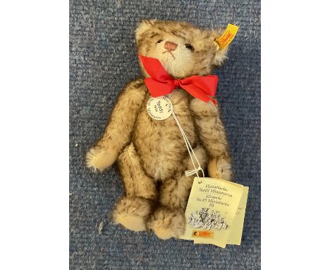 Historic Steiff Miniatures III 1926 16cm tall. Original tag. No box in great condition. Good Condition. All autographs are ge