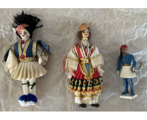 3 x Collectors Dolls, a group of three dolls Figures, good condition. All autographs are genuine hand signed and come with a 