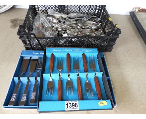 Quantity of Vintage Cutlery 