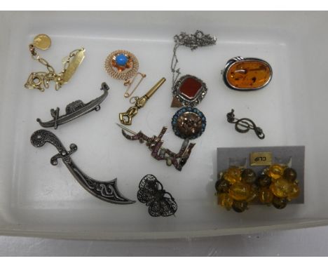 Quantity of Good Quality Antique and Vintage Jewellery to Include Amber, Almandine Garnets and Gold 