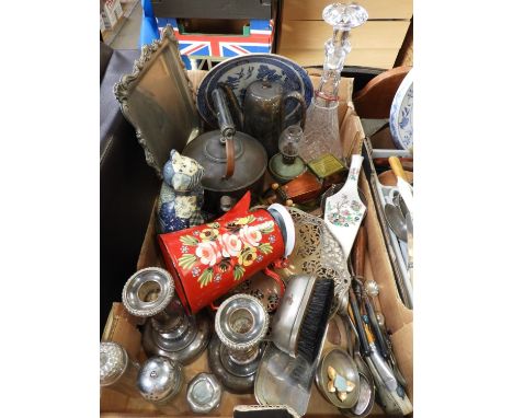 Box of Vintage Metalware etc 