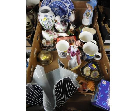 Box of Misc - Lord of the Rings Mugs, Porcelain Ornaments etc 