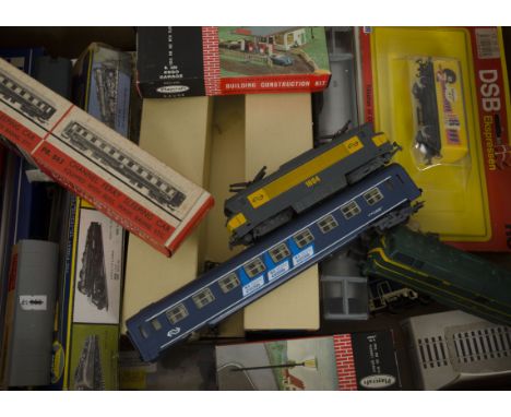 Jouef and Other HO Gauge Continental Trains, including uncommon Irish-made HDI Jouef SNCB (Belgian) diesel no 204012 in green