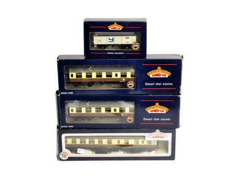 Bachmann OO Gauge Boxed Rolling Stock, seven BR Mk 1 coaches all in Western Region chocolate/cream livery, and ten assorted w