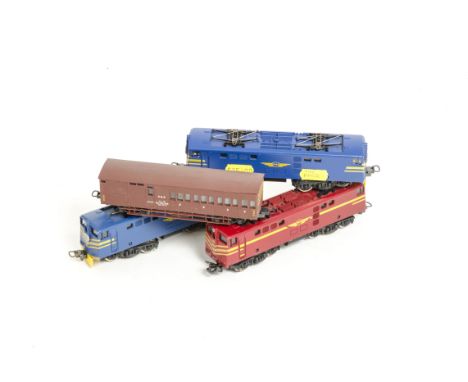 Lima HO Gauge South African Livery Locomotives and Coach, BLUE Twin Pantograph E444 Bo Bo Locomotive and unpowered car and re