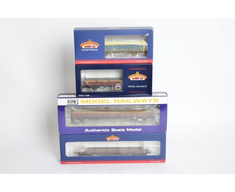 Bachmann and Dapol OO Gauge Freight Stock, mostly in EWS colours, 38-152A bogie bolsters (4), 37-628A, 33-275 'Speedlink' van