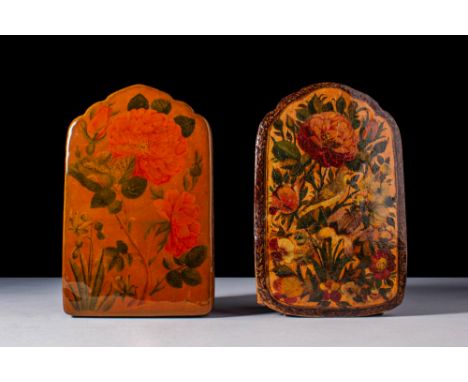 Ca. 19th century AD .
A lacquerware mirror case with a cover painted and decorated with brown and decorated with large rose h