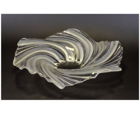 Vintage Murano Swirled Art Glass Bowl, 14'' in diameter. Superb condition