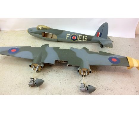 DeHavilland DH98 Mosquito large scale model fitted with two MDS 61 engines