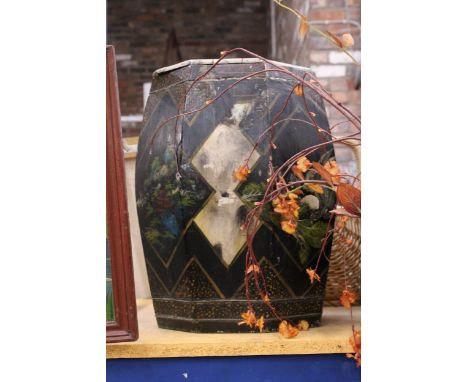 A VINTAGE CHINESE PAPIER MACHE BARREL WITH HANDPAINTED DECORATION, HEIGHT 44CM
