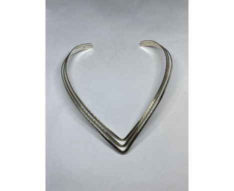 A SILVER TRI BAND CHOKER 