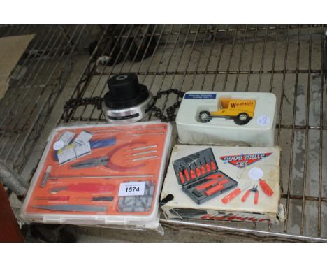 AN ASSORTMENT OF TOOLS TO INCLUDE A STRIMMER HEAD ATTATCHMENT AND A NEW TOOL KIT ETC 