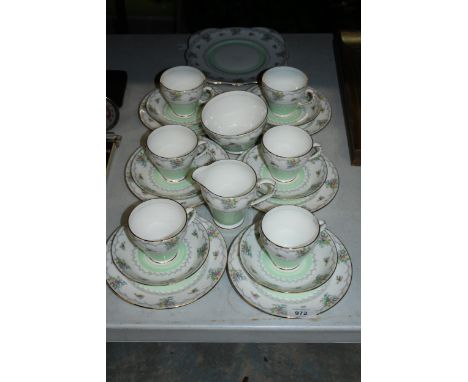 A VINTAGE GRAFTON CHINA TEASET TO INCLUDE A CAKE PLATE, SUGAR BOWL, CREAM JUG, CUPS, SAUCERS AND SIDE PLATES