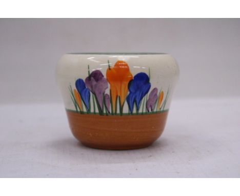 A CLARICE CLIFF, BIZARRE CROCUS POT, HEIGHT 6CM