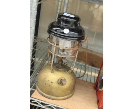 A VINTAGE TILLEY LAMP COMPLETE WITH BURNER 