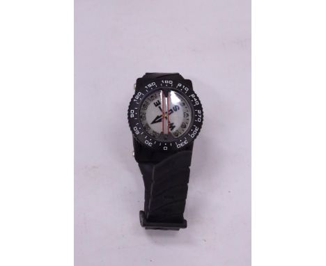 A SCUBA DIVING WRIST COMPASS 