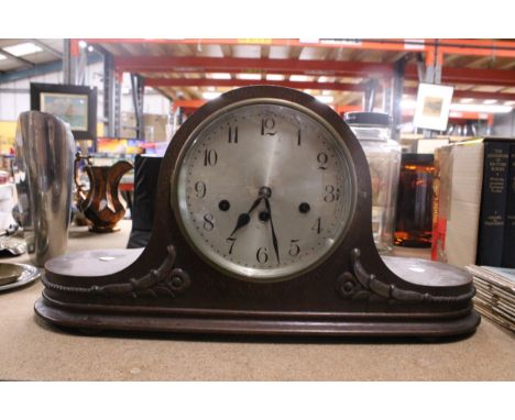A VINTAGE MAHOGANY CASED MANTLE CLOCK WITH FLORAL CARVING, WESTMINSTER CHIMIONG, PENDULUM AND KEY