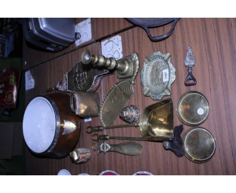 A QUANTITY OF BRASS ITEMS TO INCLUDE A COW BELL, FIRE ITEMS  A SET OF BELLOWS, CANDLESTICK, A WOODEN ICE BUCKET, ETC