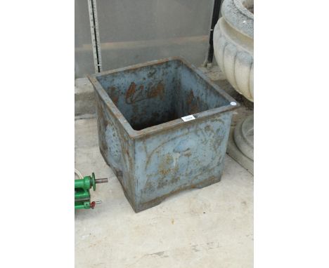 A VINTAGE CAST IRON SQUARE GARDEN PLANTER 