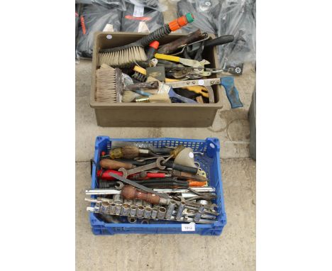 AN ASSORTMENT OF TOOLS TO INCLUDE SOCKETS, SPANNERS AND BRUSHES ETC