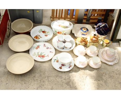 A LARGE ASSORTMENT OF CERAMICS TO INCLUDE COTTAGE TEAPOT, SUGAR BOWL AND MILK JUG, ROYAL WORCESTER  PLATES ETC