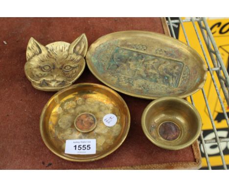 FOUR BRASS ITEMS TO INCLUDE TWO TRINKET DISHES AND TWO FURTHER DISHES SET WITH COINS 