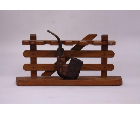 A VINTAGE PIPE RACK WITH PIPE 