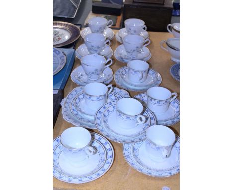 A QUANTITY OF VINTAGE GRAFTON TEA WARE TO INCLUDE A CAKE PLATE, CUPS, SAUCERS AND SIDE PLATES