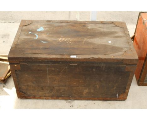 A VINTAGE WOODEN AND GALVANISED LINED TRAVEL TRUNK 