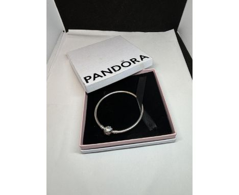 A SILVER PANDORA BANGLE IN ORIGINAL PRESENTATION BOX 