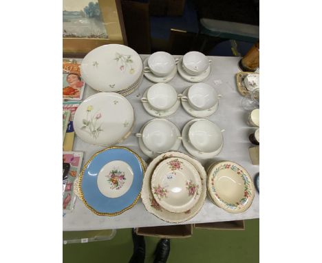 A QUANTITY OF DINNER WARE TO INCLUDE PLATES, SOUP COUPES AND SAUCERS PLUS GRINDLEY, ROYAL SWAN AND COALPORT BOWLS