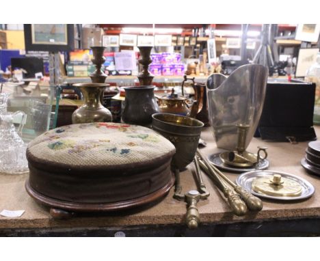 A QUANTITY OF BRASS AND COPPER ITEMS TO INCLUDE A COMPANION SET, A PAIR OF HEAVY CANDLESTICKS, A TAPESTRY FOOTSTOOL, PEWTER G