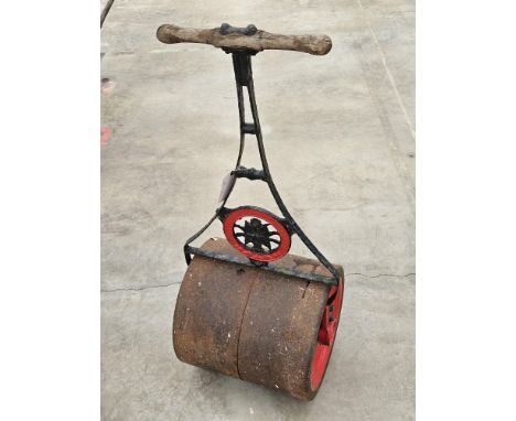 A VINTAGE CAST IRON GARDEN ROLLER 