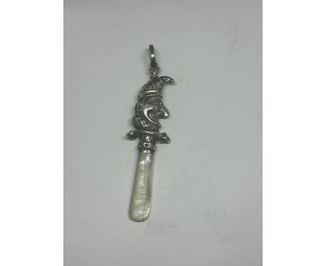 A VINTAGE HALLMARKED SILVER AND MOTHER OF PEARL MR PUNCH RATTLE 