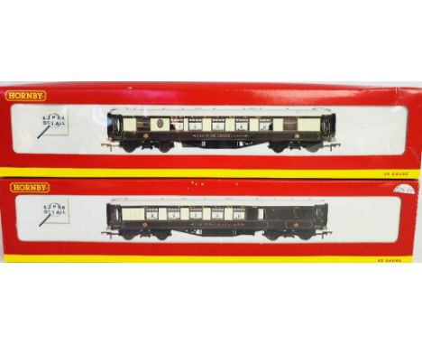 Hornby OO gauge pair of Pullman passenger parlour coaches with working table lamp lights both boxed