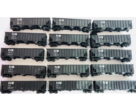 Bachmann HO scale rake of fifteen NW hopper car wagons unboxed
