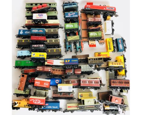 Hornby and Lima OO gauge lot of assorted freight wagons all unboxed