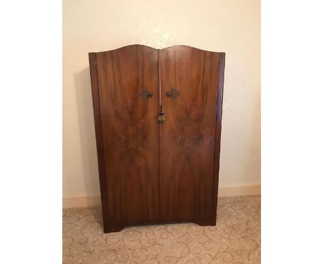 A two door wardrobe measuring approximately 190 cm x 122 cm x 57 cm.
NOTE: ITEM IS LOCATED IN THE WN8 POSTCODE AREA AND THE S