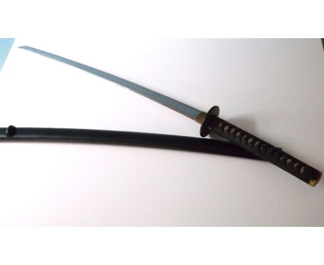 Fine Japanese Katana, Signed.
With single-edged polished blade, the hilt comprising bronze tusba retaining much of the origin