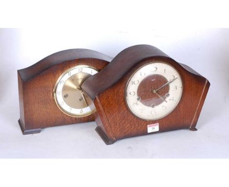 A mid 20th century Smiths oak cased mantel clock, the chapter ring showing Arabic numerals, the eight day movement striking o