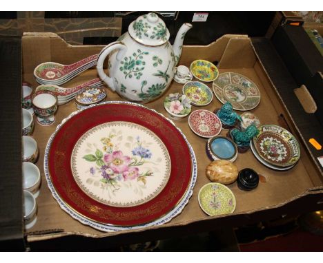 Mixed lot, to include porcelain egg-cups, dinner plates, Chinese finger bowls etc 