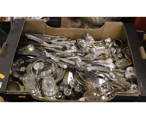 A box of miscellaneous silver plated wares, to include loose flatware in the Kings pattern, bottle coasters, cruets etc 