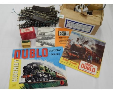 HORNBY DUBLO CATALOGUES 1ST & 3RD 2 R EDITIONS IN GOOD CONDITION PLUS BOXED BUFFER STOPS & SMALL QTY OF TRACK