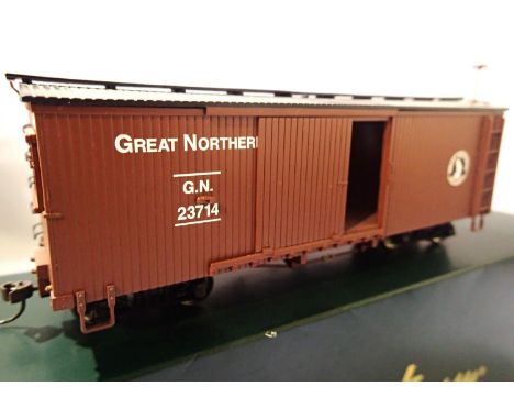 Bachmann Spectrum On30 scale 27011, Great Northern box car. Very good - excellent condition, boxed. P&amp;P Group 1 (£14+VAT 
