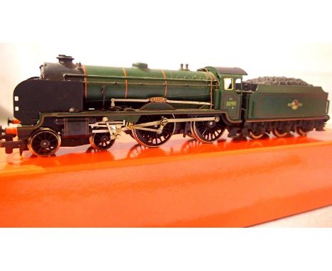 Hornby Schools Class, refinished 30911, Dover, Green, Late Crest, in good condition, storage box. P&amp;P Group 1 (£14+VAT fo