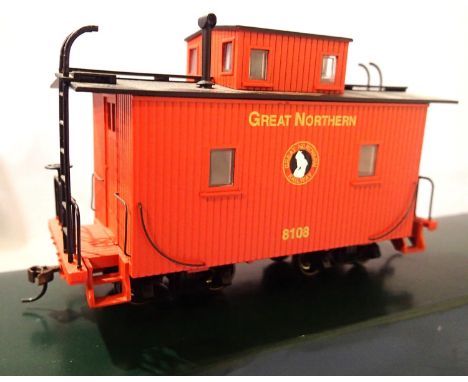 Bachmann Spectrum On30 scale 27711, Great Northern Caboose with interior light. Excellent condition, boxed. P&amp;P Group 1 (