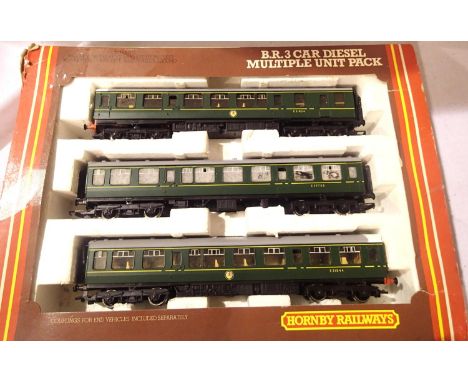 Hornby R687, three Car D.M.U. set, Green, in very good condition, centre coach, windows require cleaning, box poor. P&amp;P G