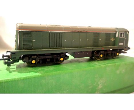 Lima Class 20 diesel, Green, Late Crest, D8000, in very good condition, storage wear to box. P&amp;P Group 1 (£14+VAT for the
