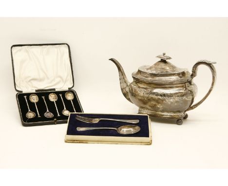 A Georgian silver teapot, of rectangular form, engraved decoration, on ball feet, marks for London 1811, 16.5cm long together